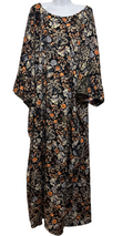 Versatile flowing Bubu gown.
